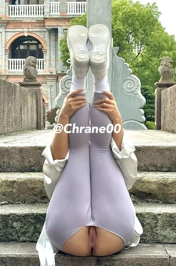 白虎尤物御姐Chrane00高难度动作肥臀后入尺度福利4