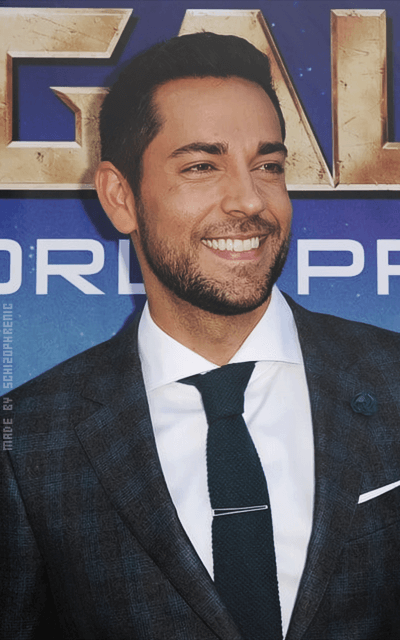 Zachary Levi 58QHWgrs_o