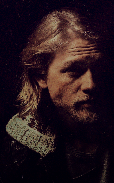 Charlie Hunnam W6AAcj9I_o