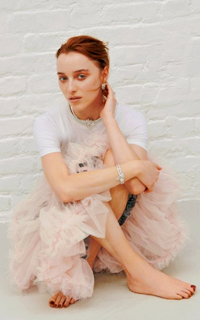 Phoebe Dynevor ONLBAFxS_o