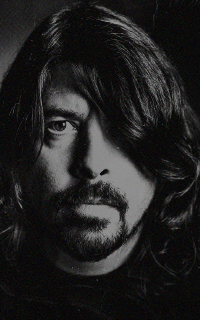 Dave Grohl  HP7YU0rJ_o