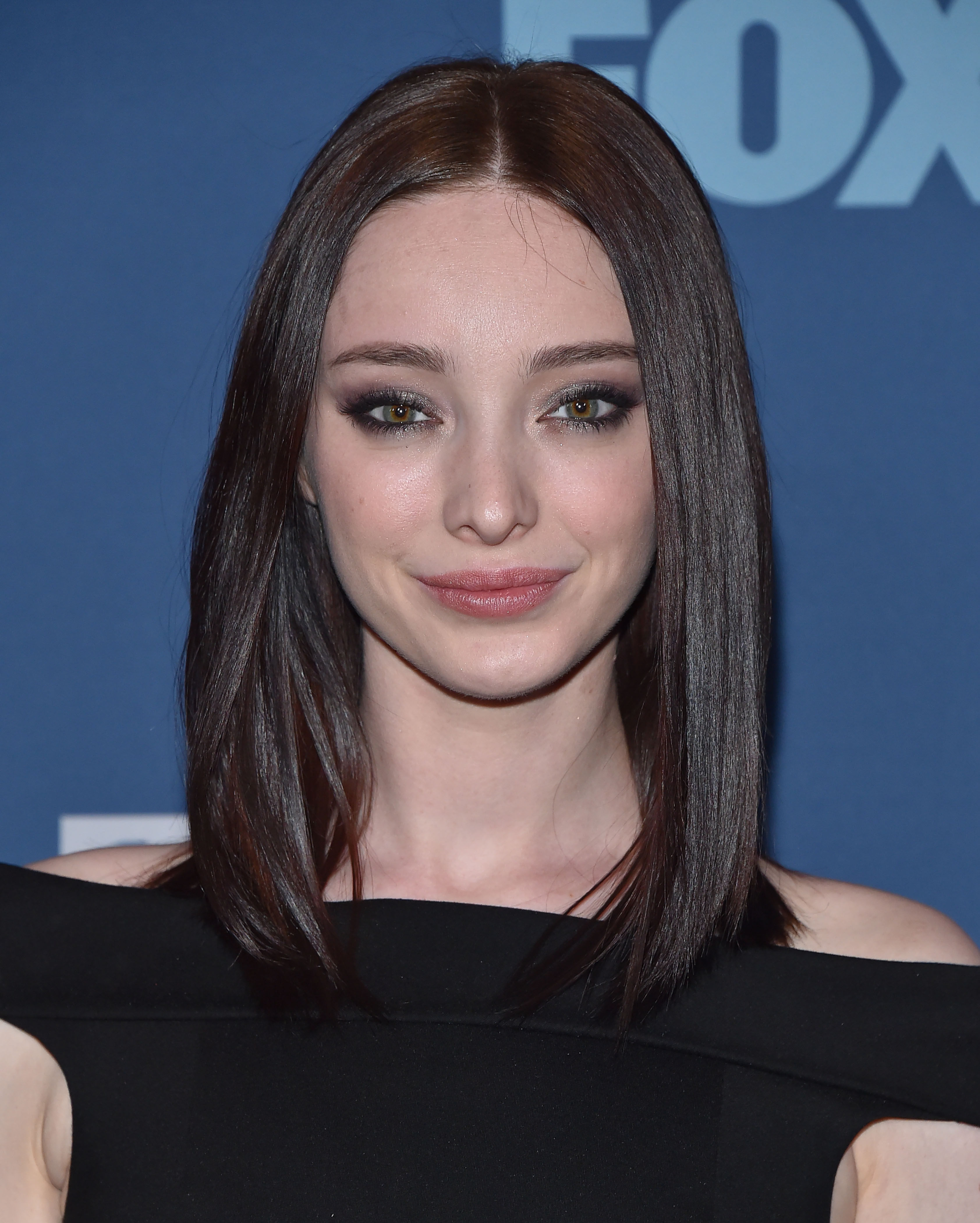 Emma Dumont Images