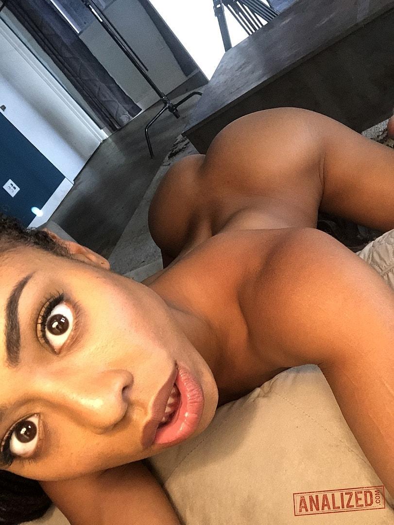 Ebony with dreads Kira Noir unveils her tiny tits and sweet ass in a solo(10)