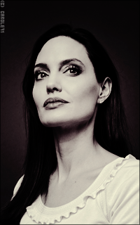 Angelina Jolie ZkNOMXVN_o