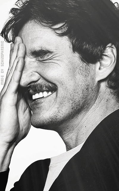 Pedro Pascal 8dIBE1GF_o