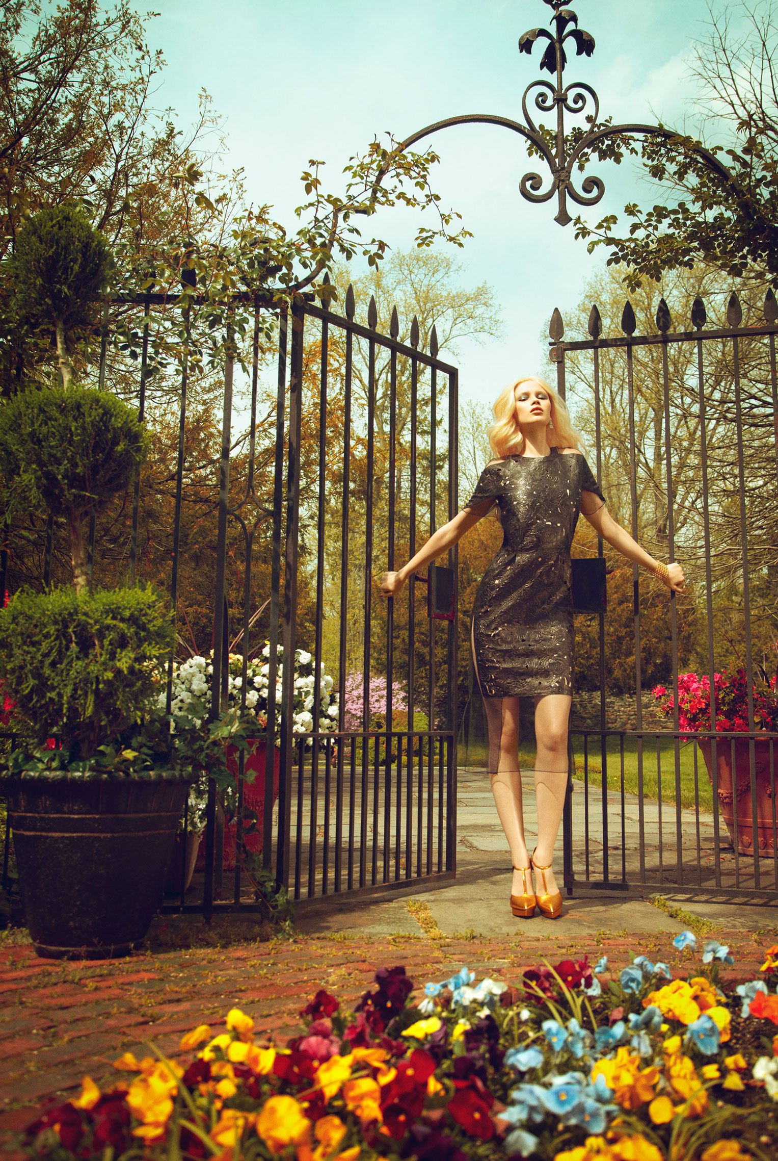 Раня Морданова в садах Бронкса / Ranya Mordanova by Yossi Michaeli - Luxury London Magazine june 2013