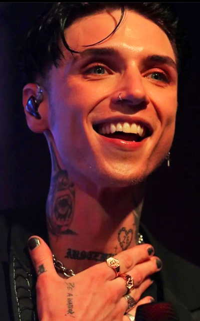 Andy Biersack B6gCqB1T_o