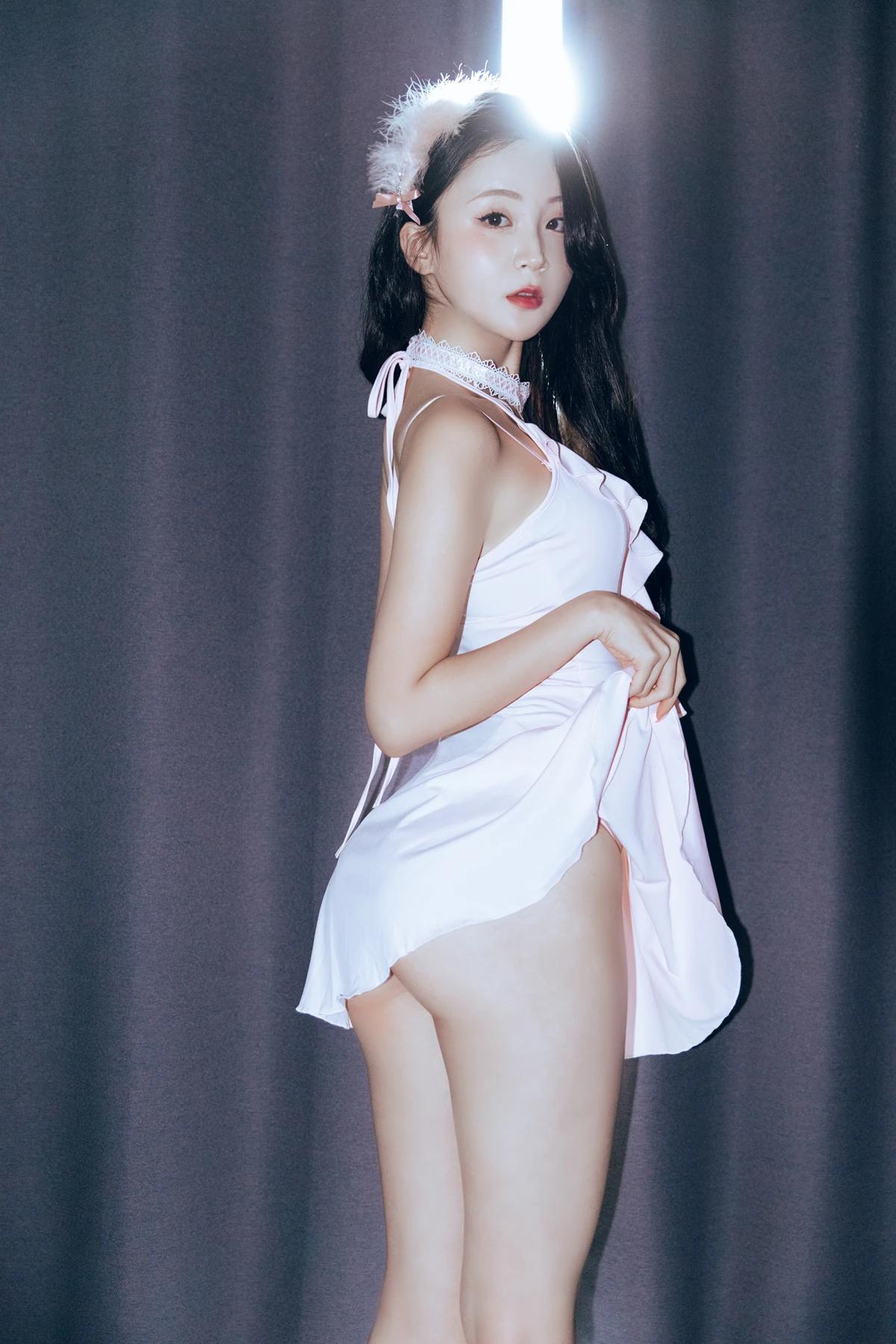 Hanseul 한슬, PhotoBook 「Black Swan」 Set.01(3)