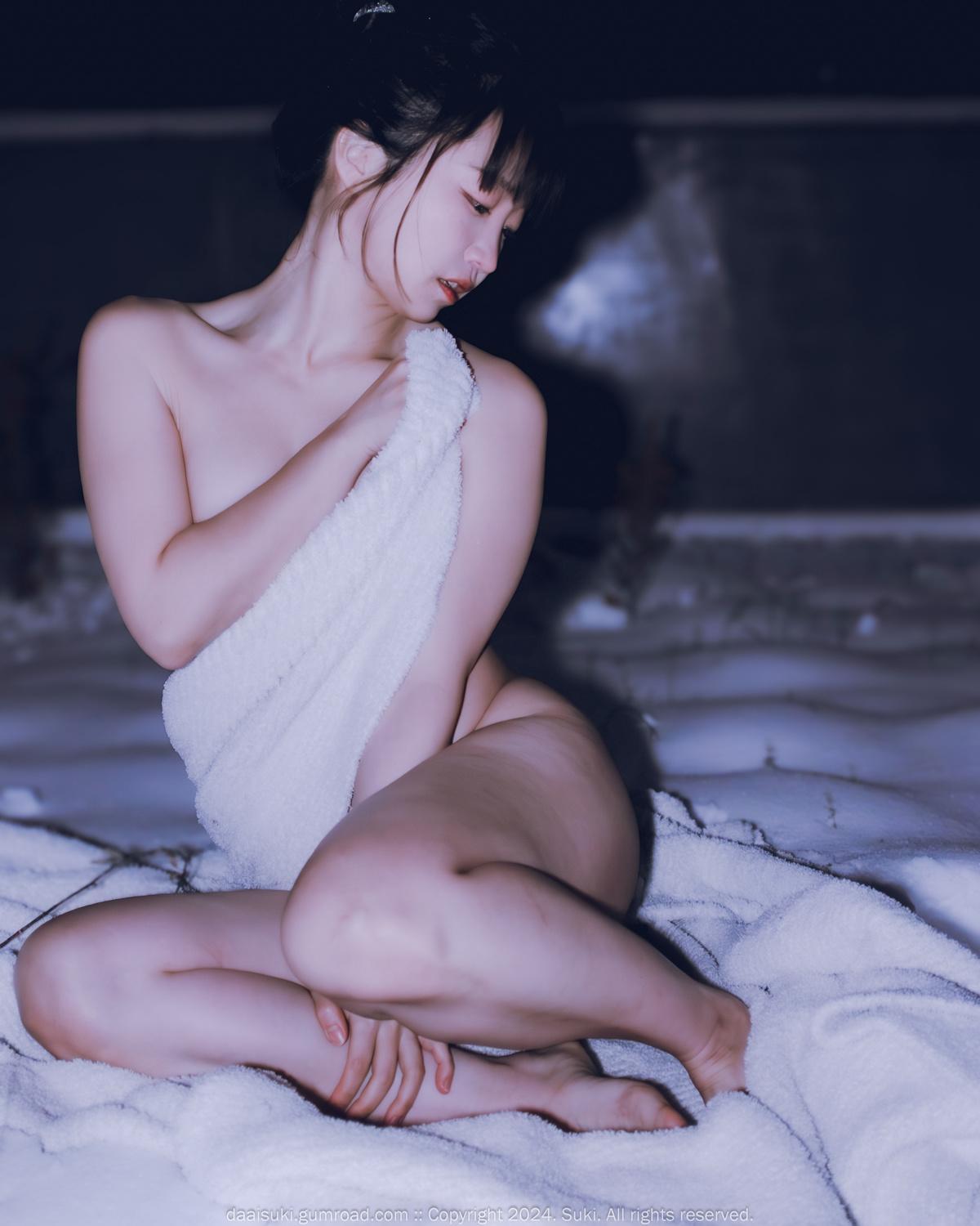 Suki 숙희, Photobook “Snowy Night” Set.01(7)