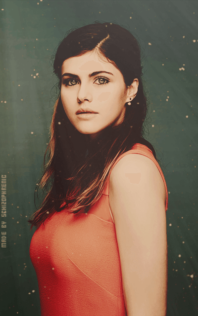 Alexandra Daddario Um4Zic8M_o