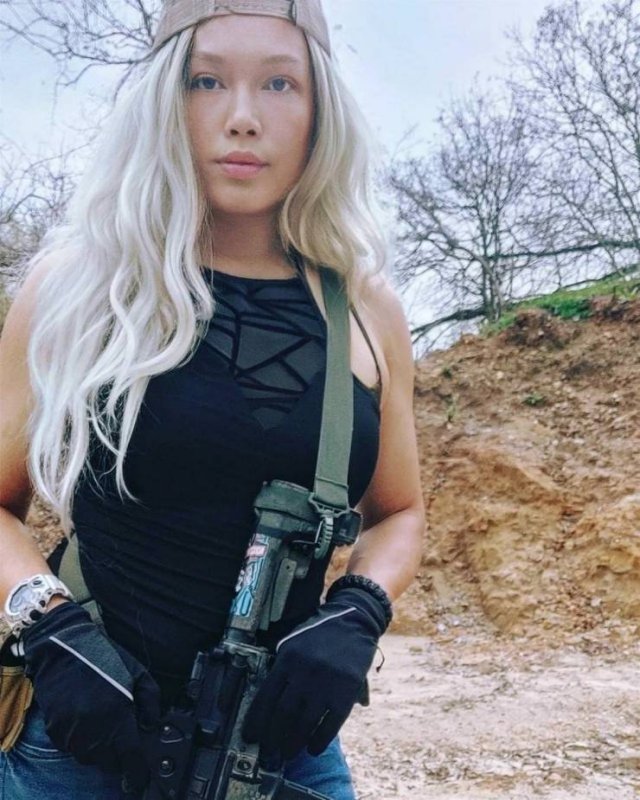 WOMEN WITH WEAPONS 2 CsE2jNiX_o