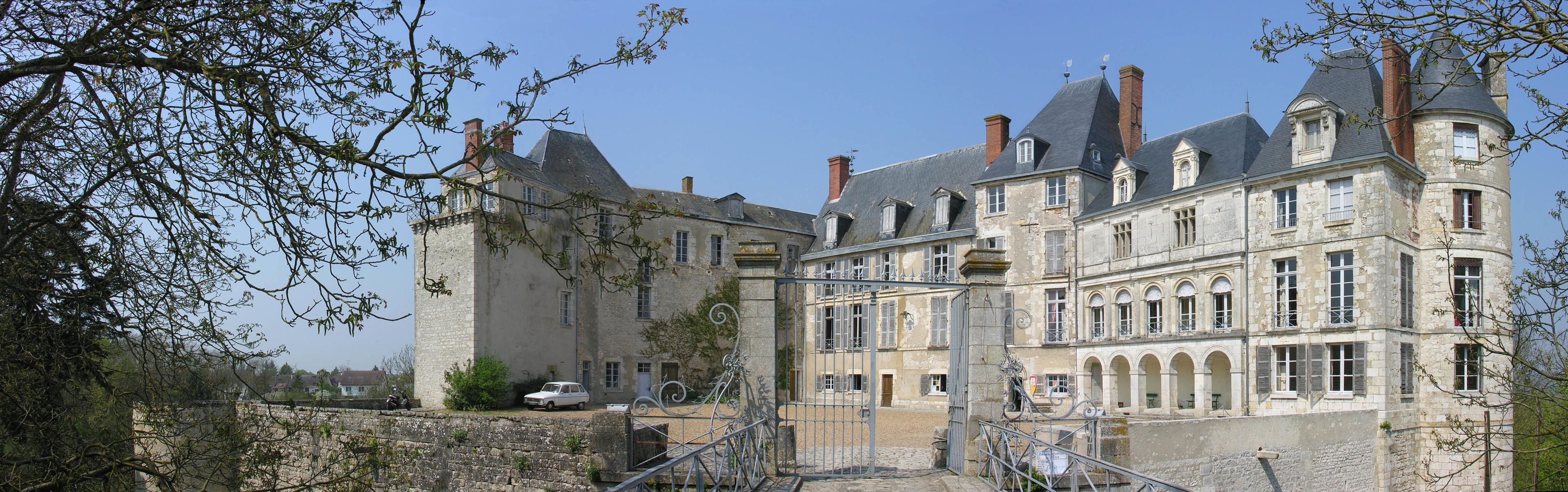 Castle of Saint Dye sur Loire - France.jpg