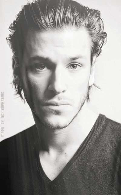 Gaspard Ulliel ORxucEQA_o