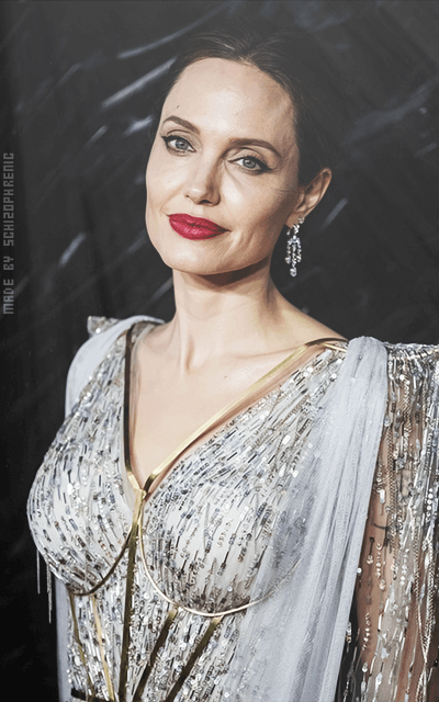 Angelina Jolie QPmZKZMD_o