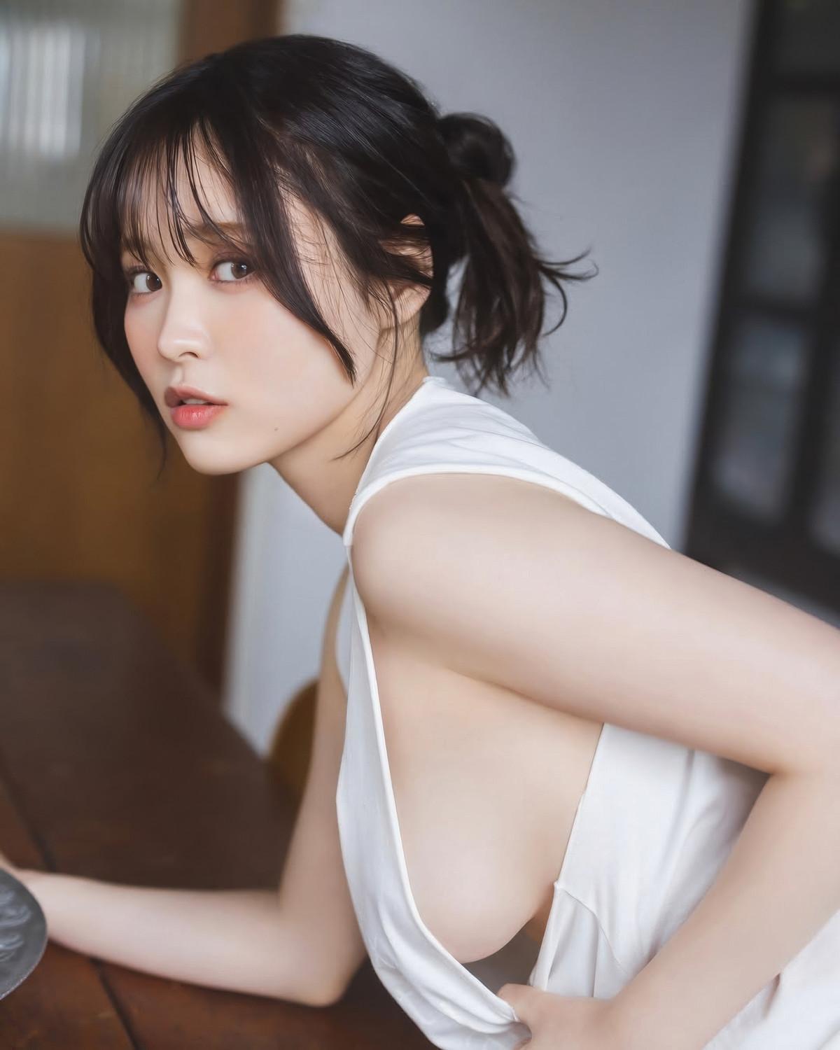 Mio Saeki 佐伯澪, Young Jump 2025 No.26 (ヤングジャンプ 2025年26号)(12)