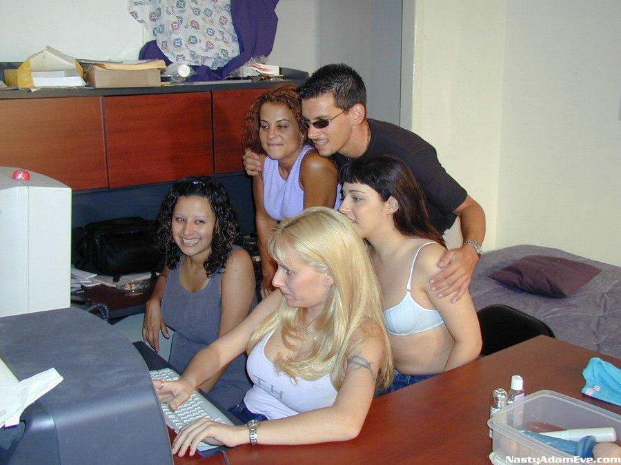 Four girls and a man friend of theirs tangle in a reverse gangbang(1)