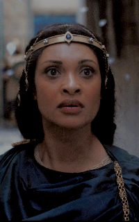 Cynthia Addai Robinson ZNwvetGW_o