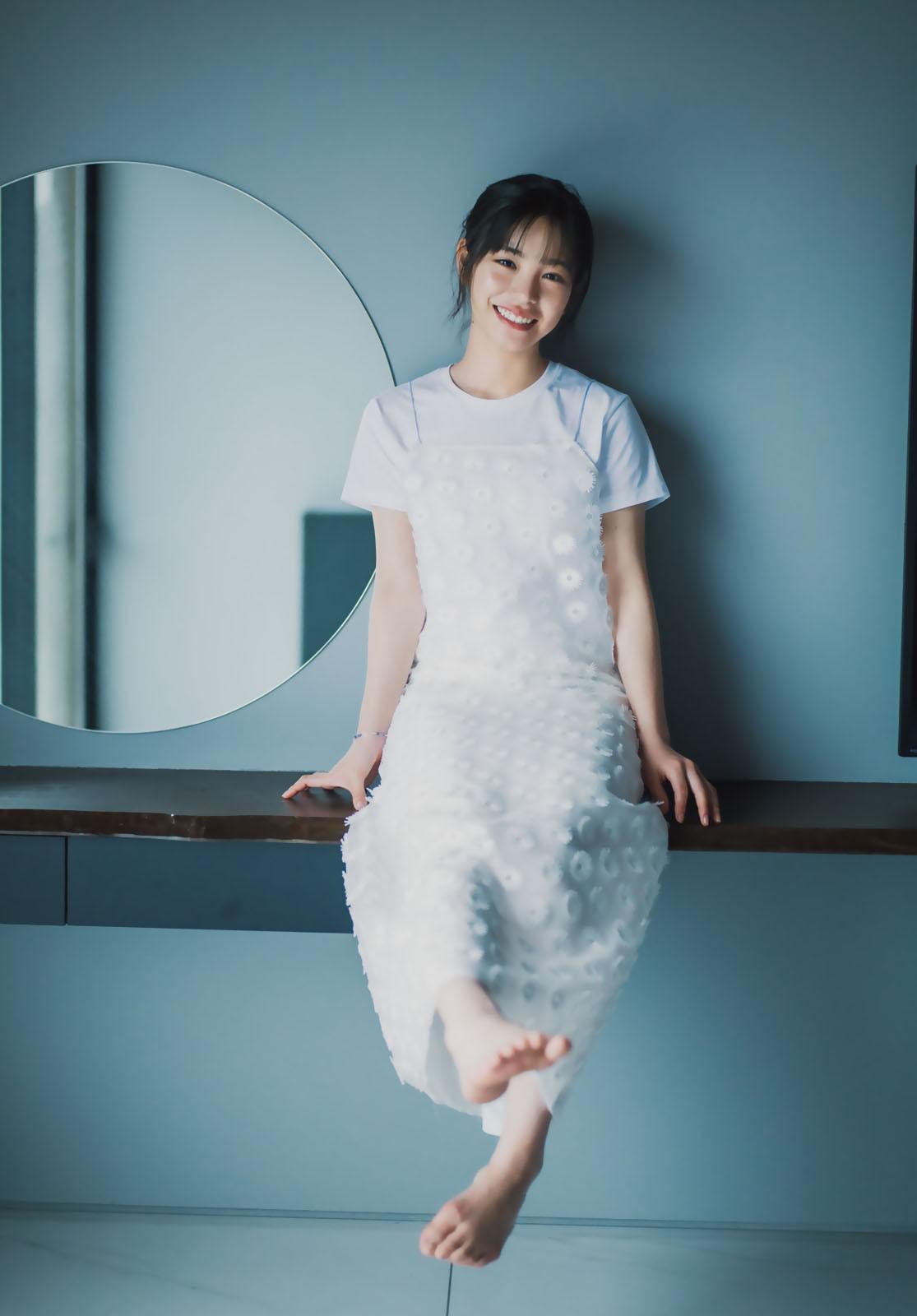 Ami Touma 當真あみ, Shonen Magazine 2025 No.33 (週刊少年マガジン 2025年33号)(4)