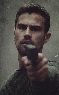 Theo James  QDEJfTu1_o