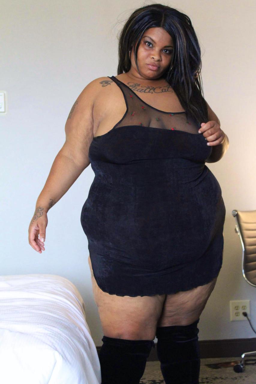 Ebony SSBBW Carmel Squirtz releases her massive ass from a black dress(1)