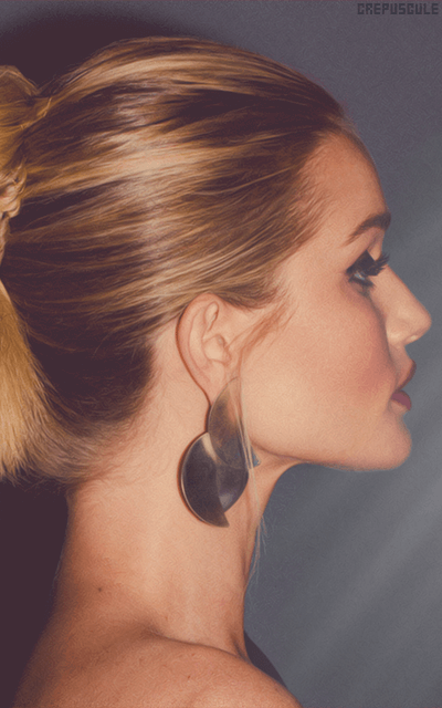 Rosie Huntington-Whiteley - Page 5 TDi8Ctls_o