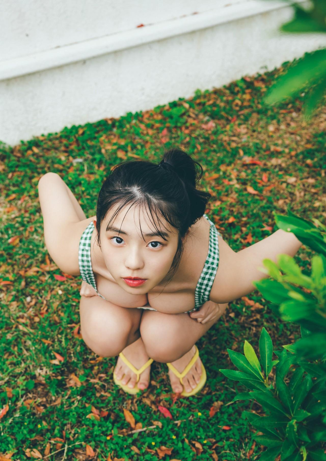 Hina Kikuchi 菊地姫奈, デジタル写真集 「moment」 Set.04(4)