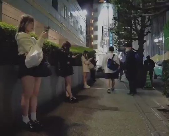 Vídeo mostra linha de Garotas de Programa no Japão