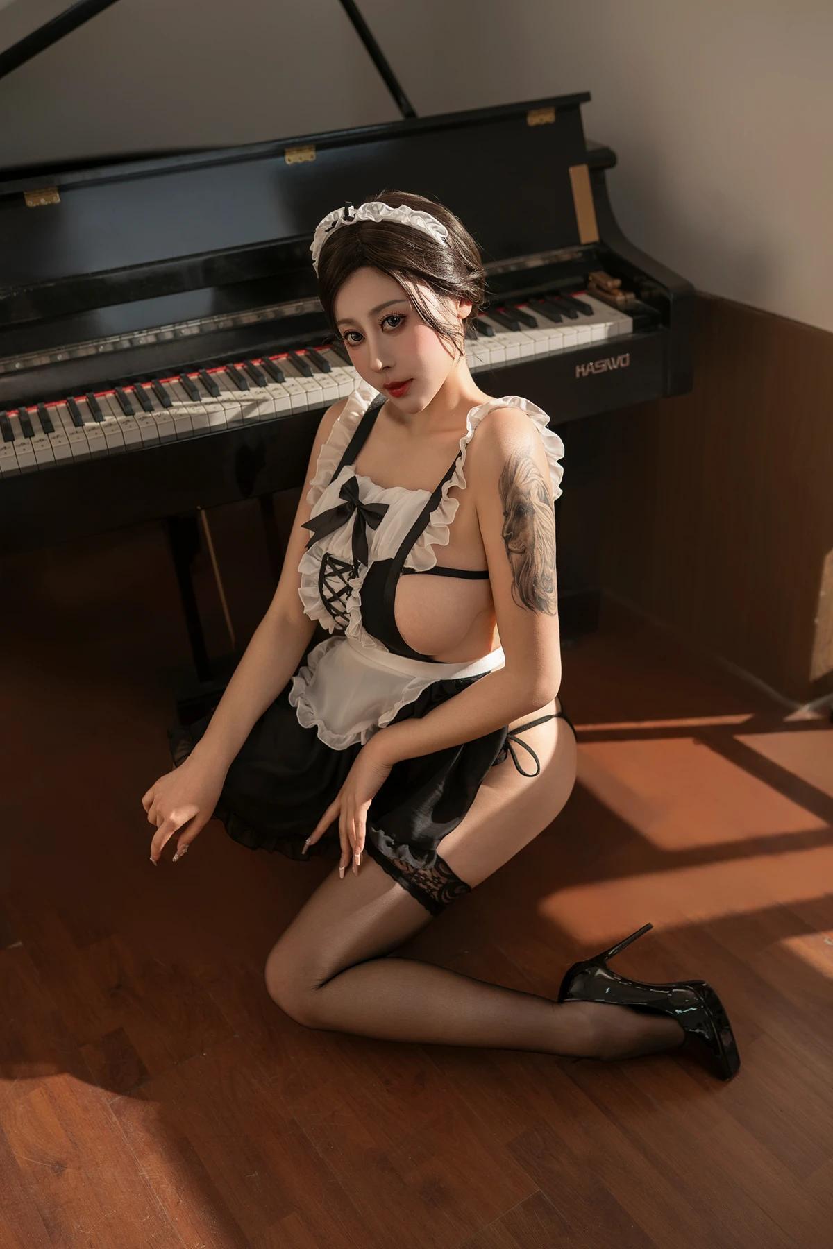 Cosplay 奈汐酱nice – 黑白女仆(7)