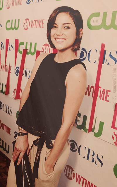 Jessica Stroup RKyv7phN_o