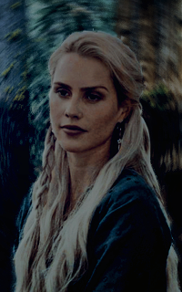 Claire Holt TE45o0Ib_o