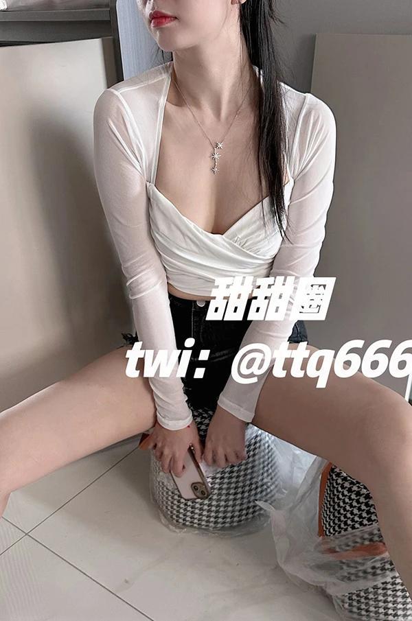 推特美女甜甜圈妩媚+网络私拍无圣光图集(3)