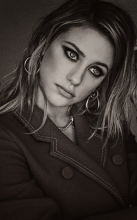 Lili Reinhart OImnrz7n_o