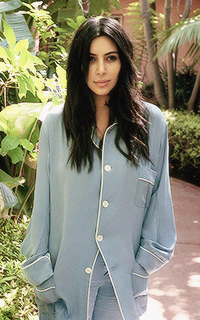1980 - Kim Kardashian B8VHq1Rq_o