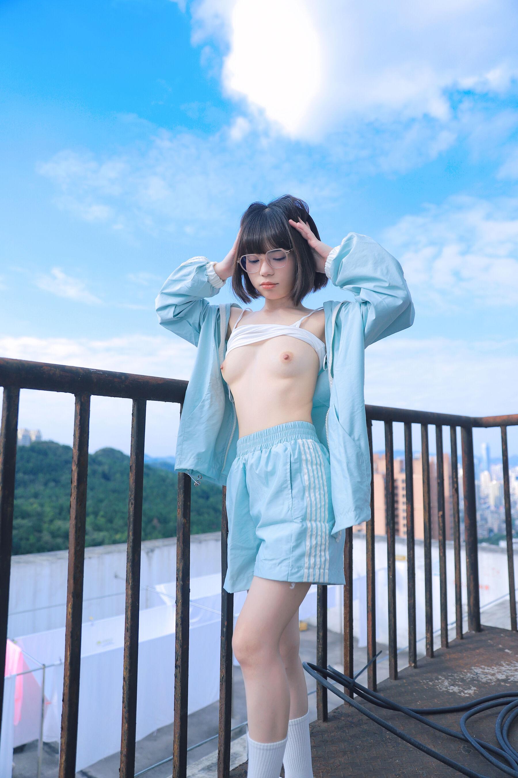 国模套图 晓晓可可爱《天台》(19)
