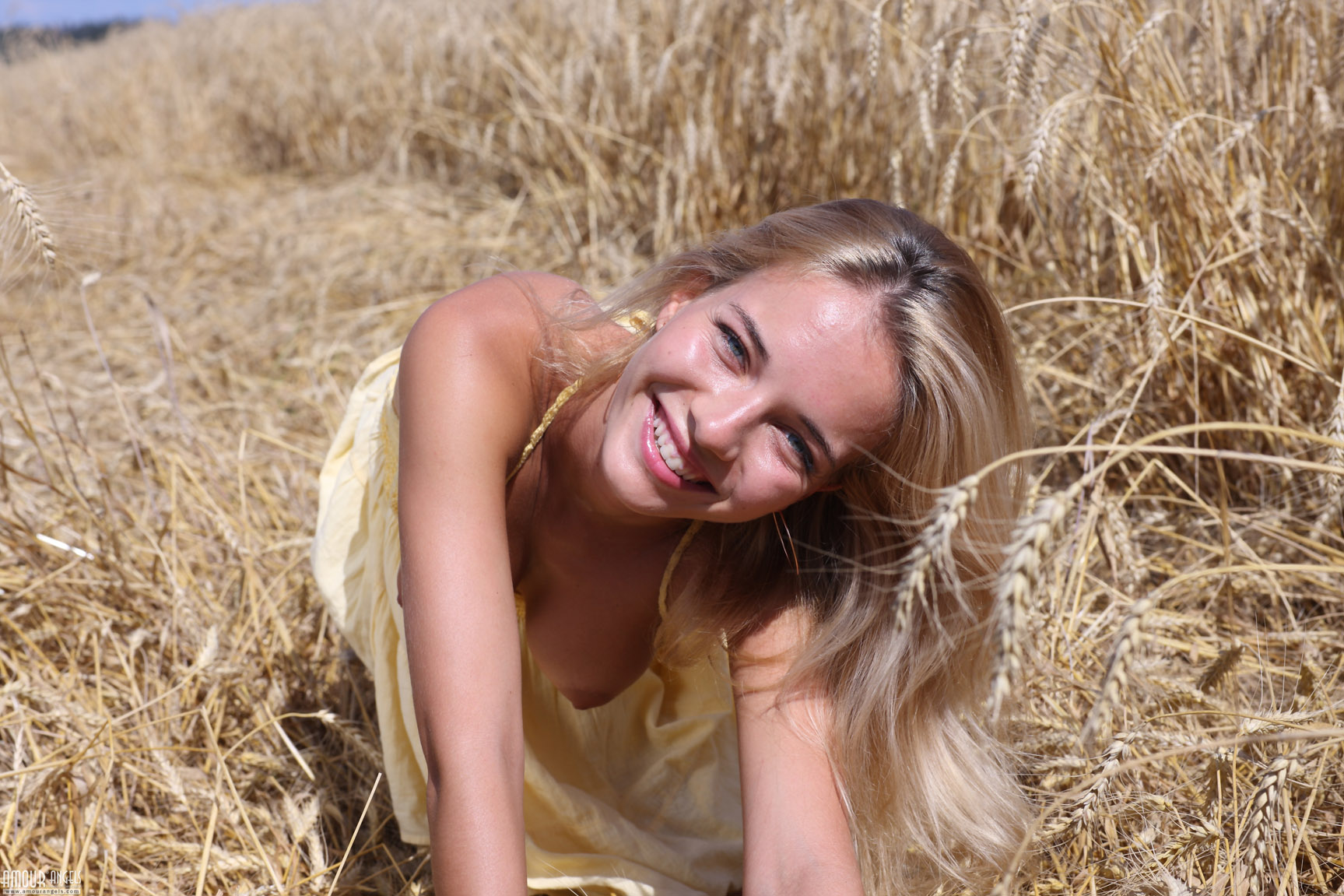 Наталья Андреева в пшеничном поле / Natalya Andreeva aka Asya nude by Peter Chupurov