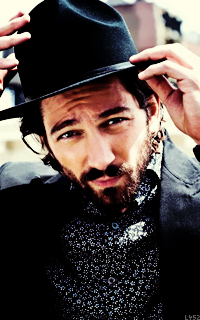 Michiel Huisman ONlOD2UI_o