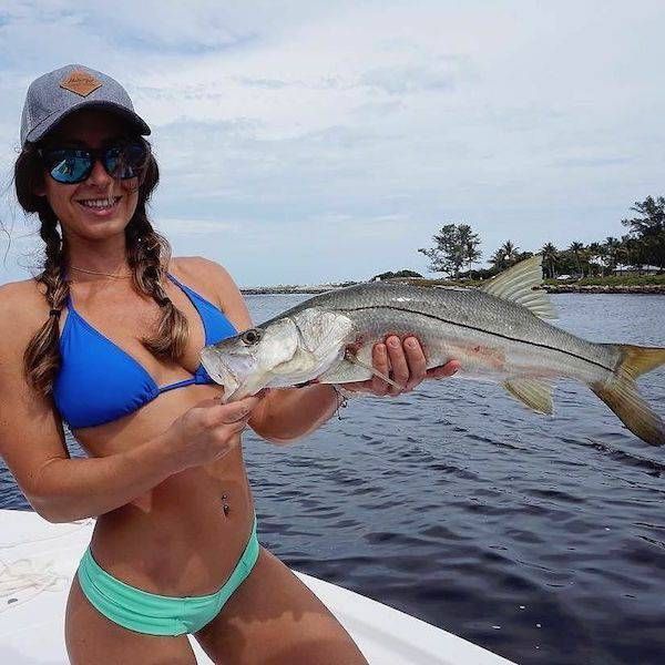 GIRL FISHING WuPz3CbY_o