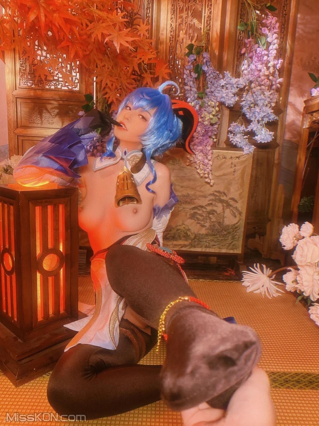 Coser@爆机少女喵小吉 (Nekokoyoshi): 原神-甘雨 (49 photos )(28)