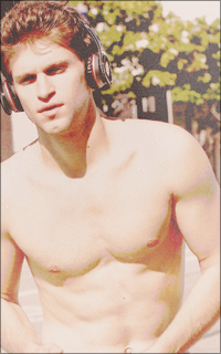 Keegan Allen YrFAk3HH_o