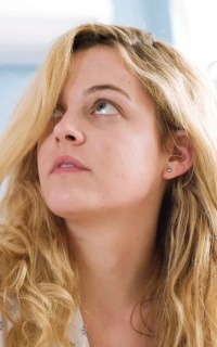 Riley Keough - Page 2 DLxoAoFO_o