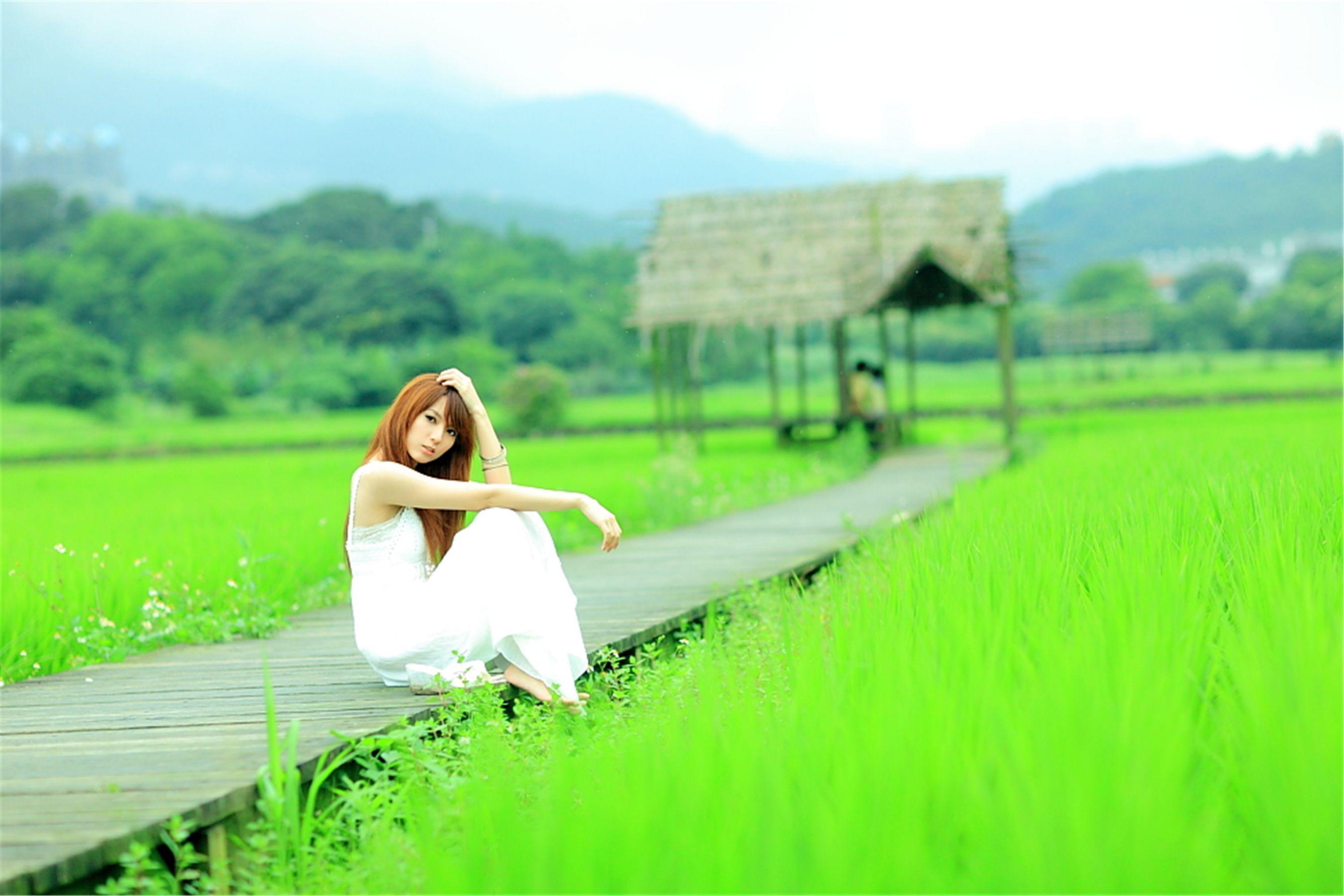 台湾正妹小静《农场初夏田园风光》唯美白裙系列 写真集(5)