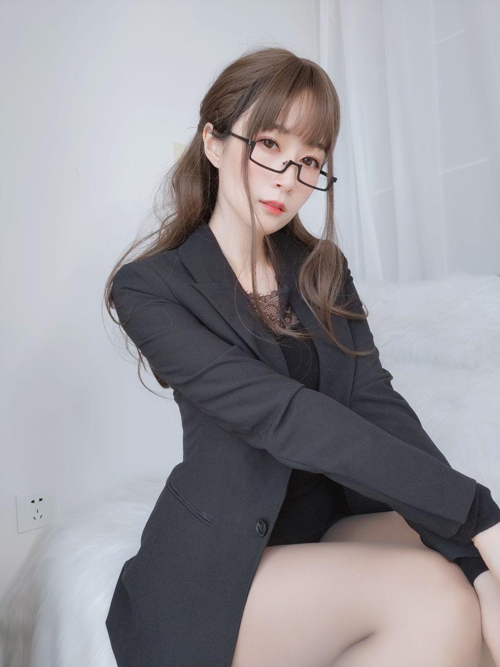 Coser @ 白银 81: 黑 西服 (136 photos)(32)