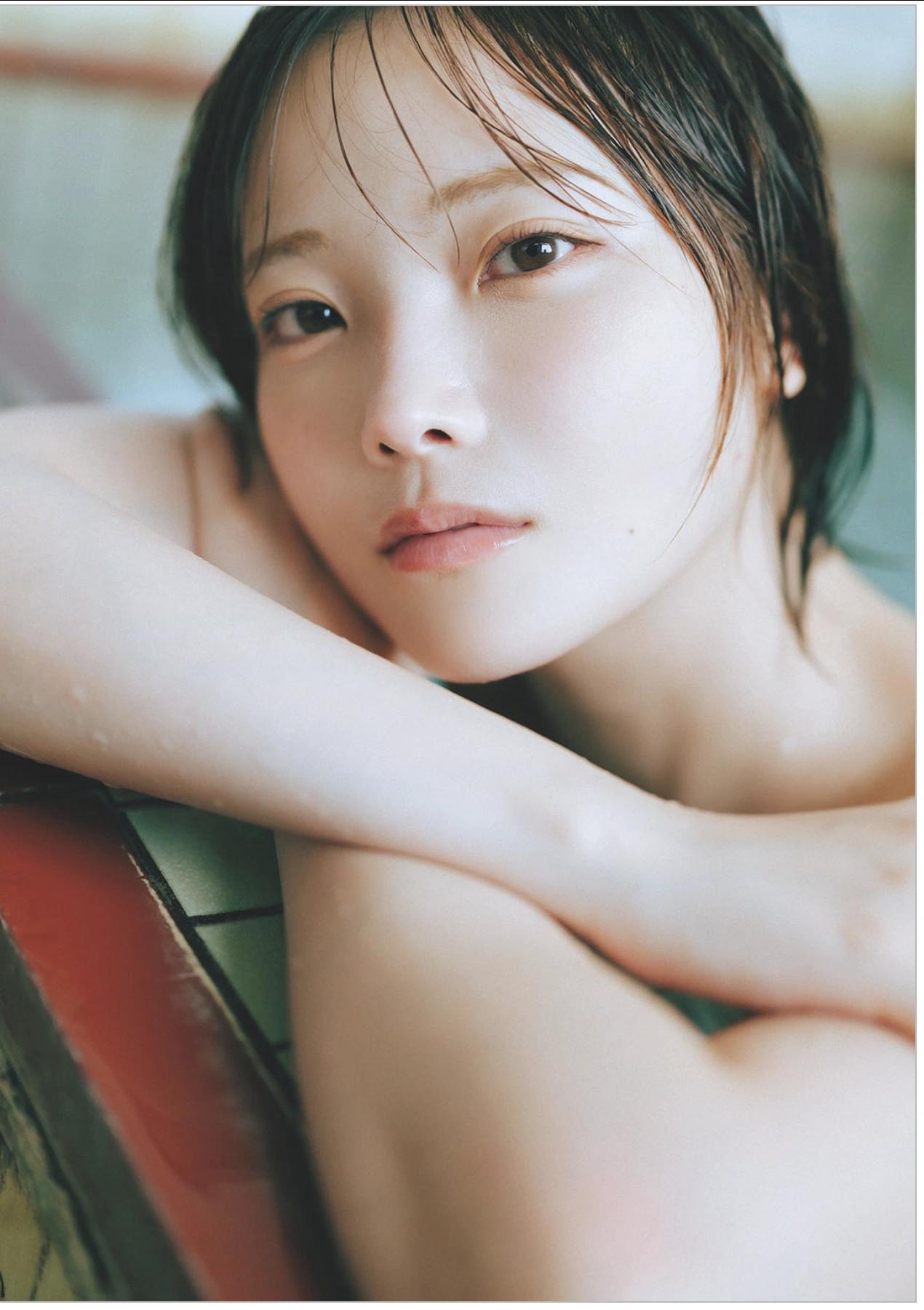 Himeka Araya 新谷姫加, Weekly Playboy 2025 No.42-43 (週刊プレイボーイ 2025年42-43号)(1)