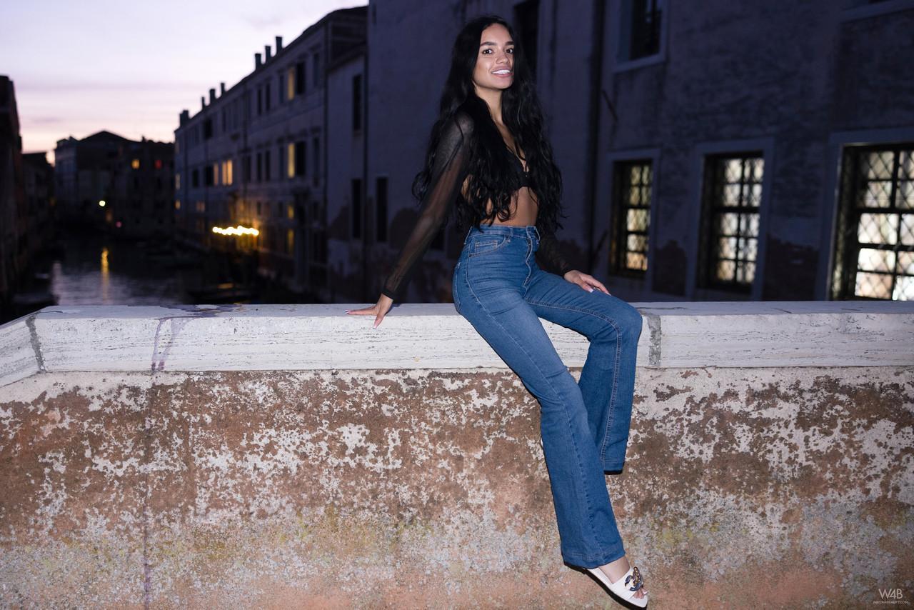 Sexy Latina teen Dulce poses in her lace bra, top and blue jeans in public(18)