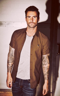 Adam Levine Ub7cdmgG_o