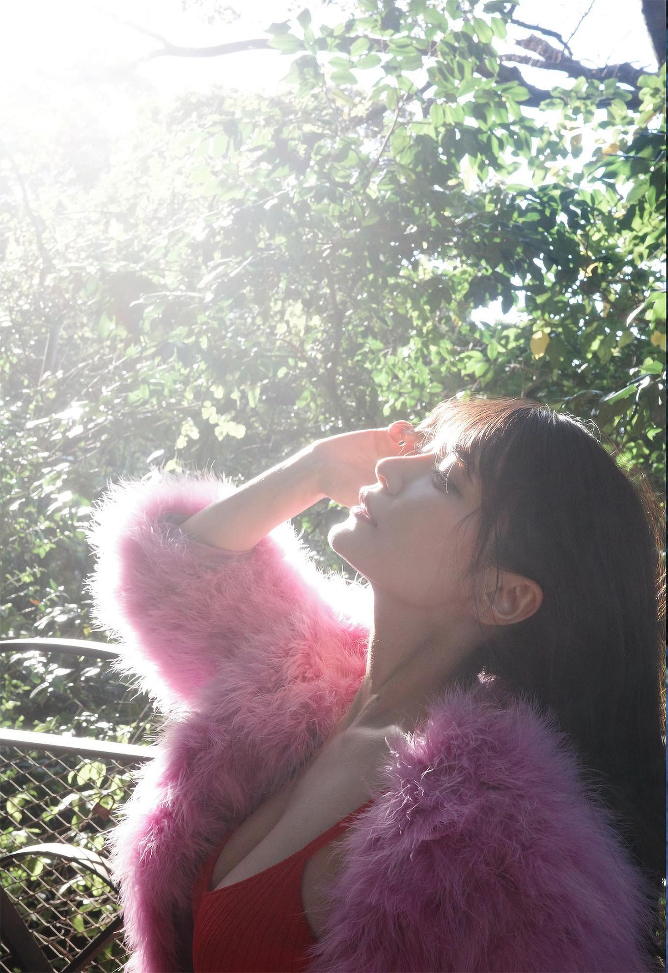 Sayaka Nitori 似鳥沙也加, 写真集 旬撮ガール Vol.2 早くも限界突破な美バスト(4)