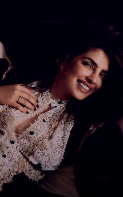 Priyanka Chopra 8dXGjavU_o