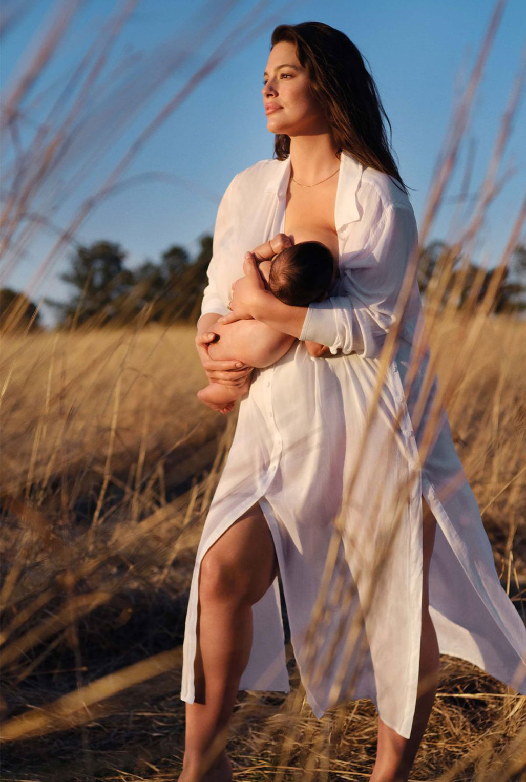 Ashley Graham by Justin Ervin - Harpers Bazaar UK July 2020 плюс-сайз модель Эшли Грэм с сыном Айзеком / фото 05