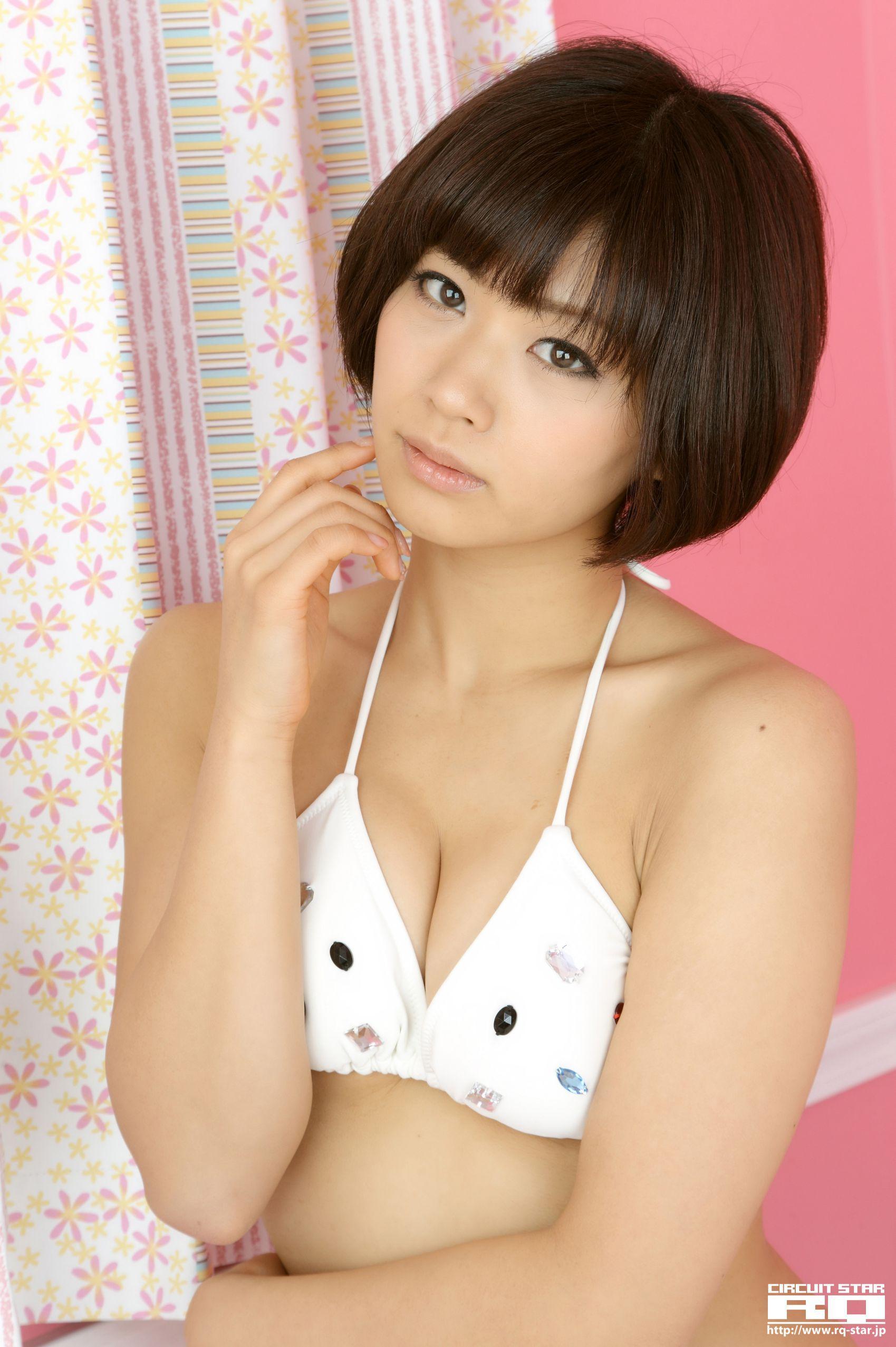 [RQ-STAR] NO.00609 安枝瞳 Hitomi Yasueda Swim Suits 写真集(31)