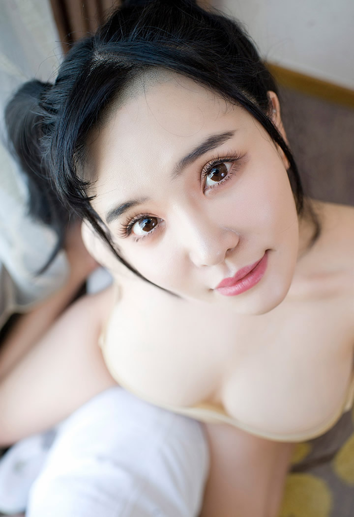 Big Beauty Liu Yuer's large -scale breasts photo is round and beautiful 10